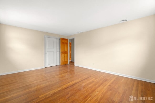 Building Photo - 762-762 Valley St