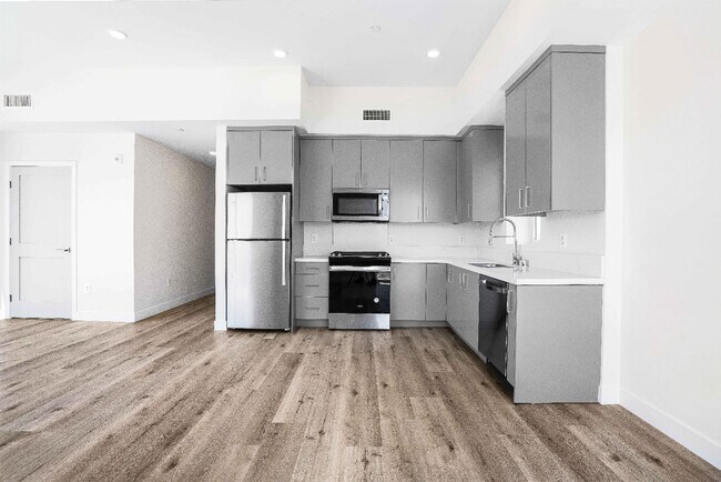 Building Photo - 3308 Mentone Ave