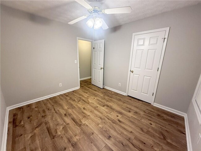 Building Photo - 5555 Grove Place Crossing SW