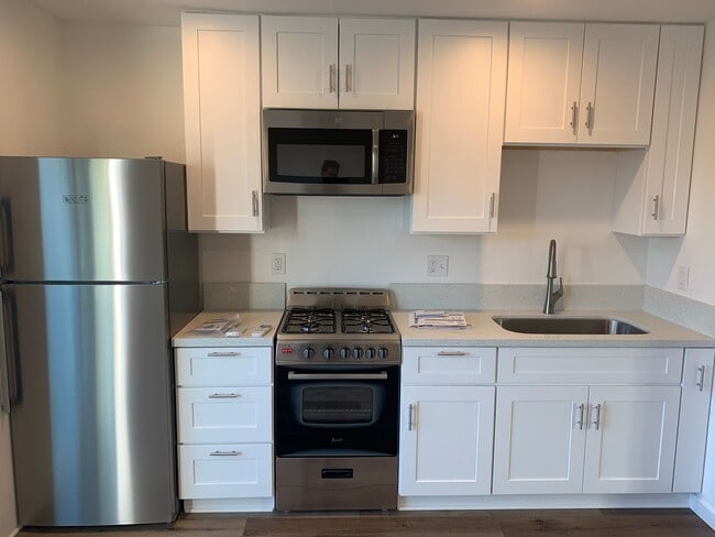 Building Photo - 3256 Carr Dr