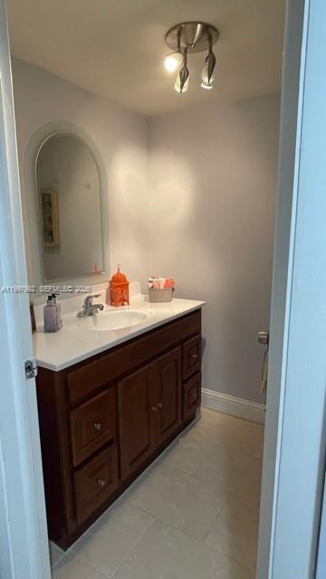 Building Photo - 100 Lakeview Dr