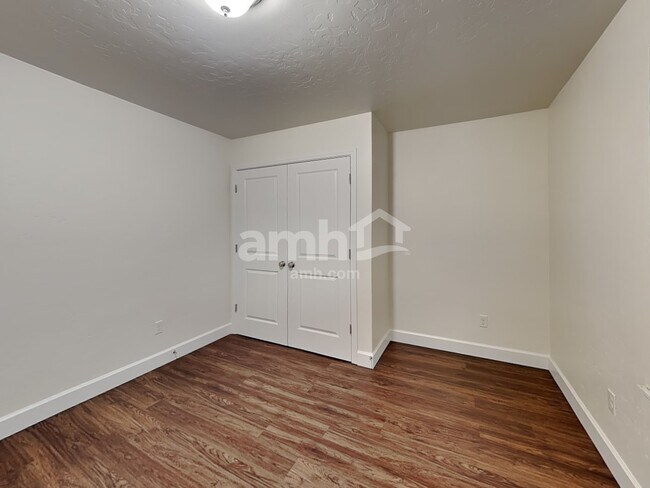 Building Photo - 3465 S Bartlett Ave