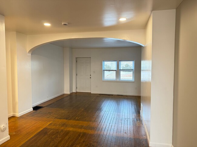 Building Photo - ACCEPTING SECTION 8 - Spacious 3 Bedroom 2 Bathroom Home in Columbia!