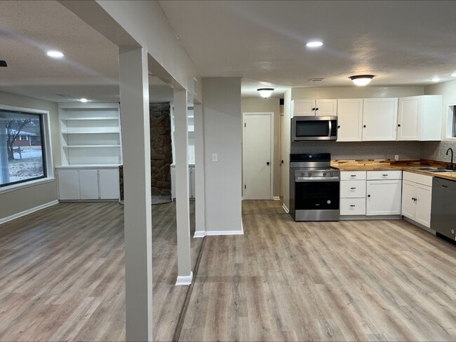 Building Photo - 708 Cottonwood Dr