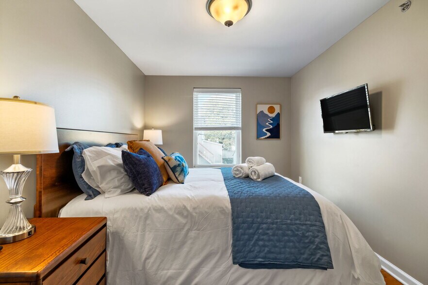 Building Photo - 816 S Negley Ave