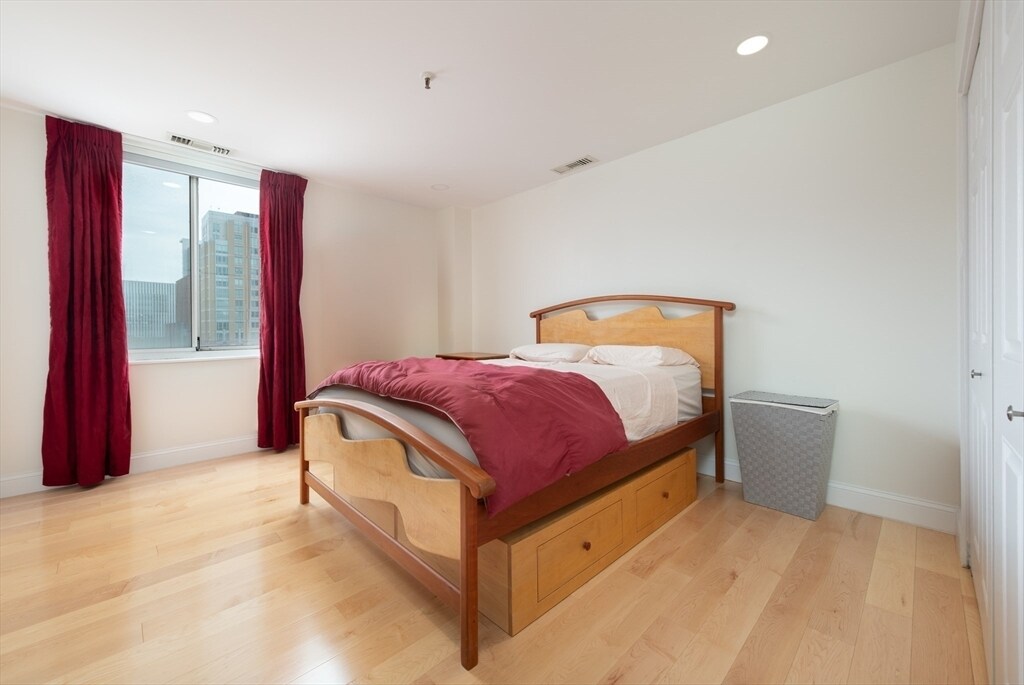 Building Photo - 6 Canal Park