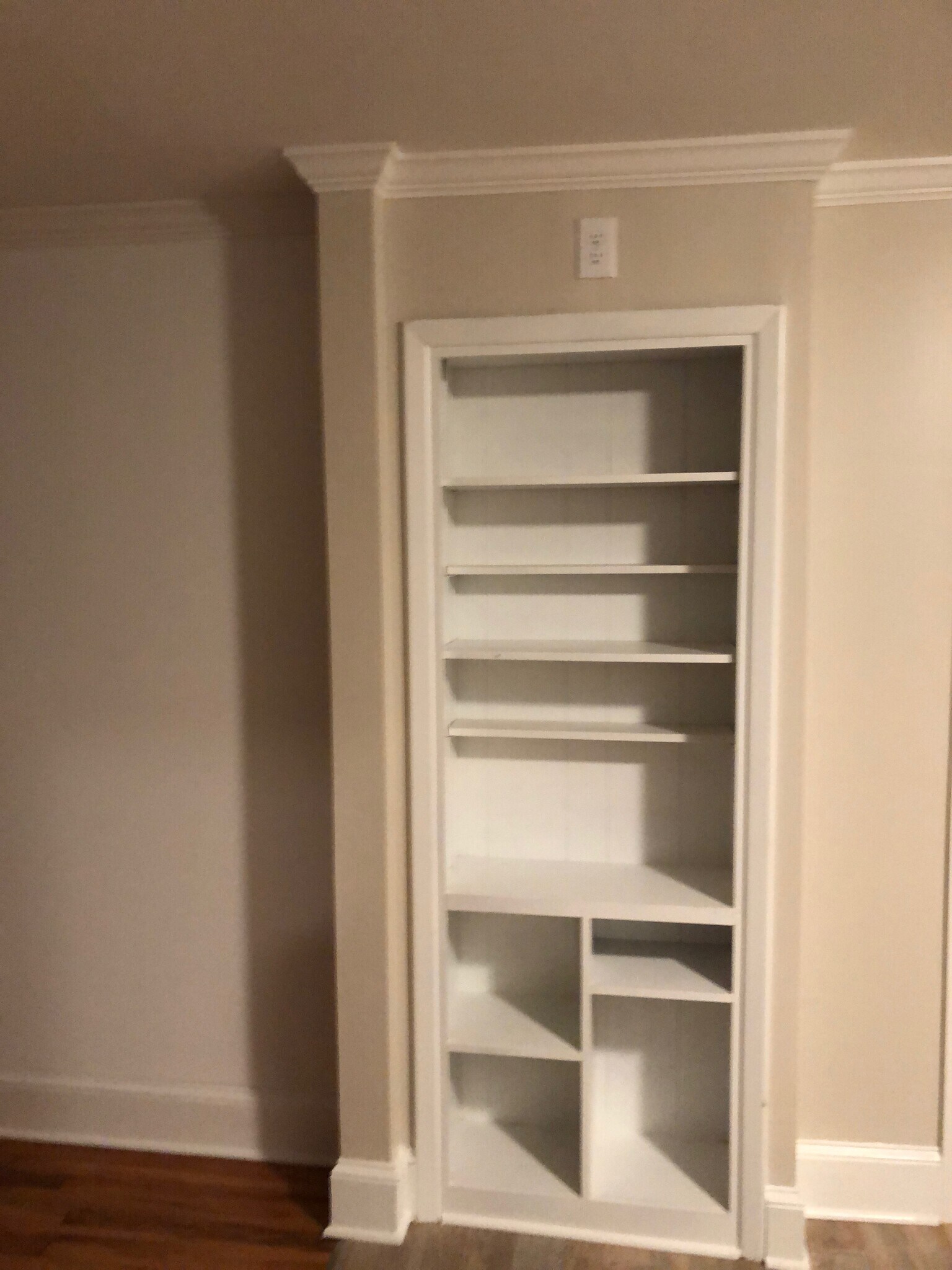 Den - 1645 Belleville Rd