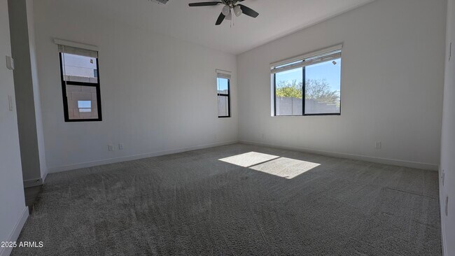 Building Photo - 9414 S 7th Pl
