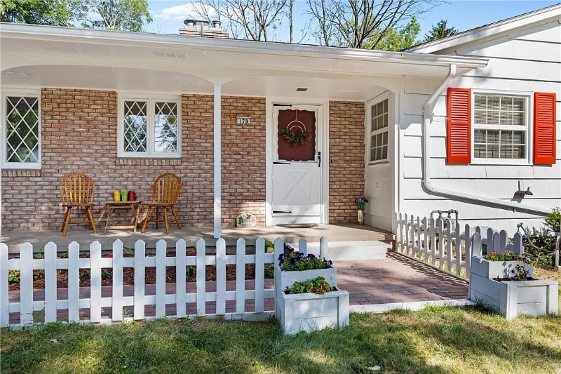 Building Photo - 178 S Main St