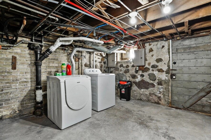 Building Photo - 426 College Ave