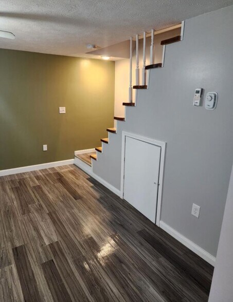 Building Photo - 5243 Highland Rd