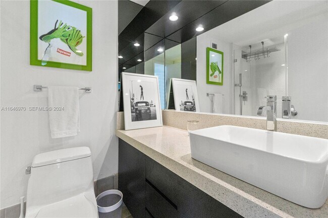 Building Photo - 100 Lincoln Rd