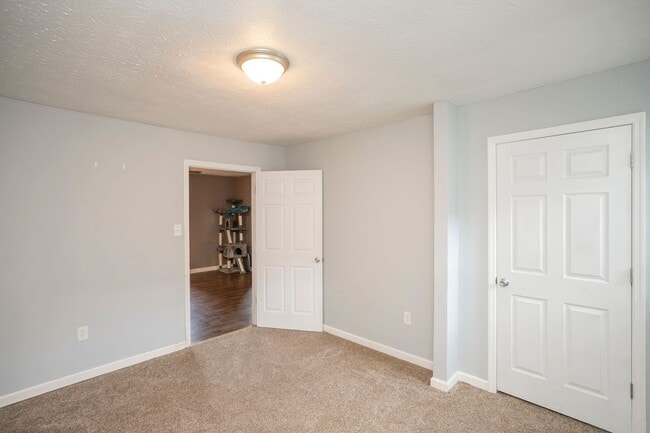 Building Photo - 3 Bed home in Carthage with large basement!