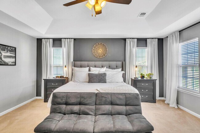 Building Photo - Stunning 4 Bed/2.5 Bath home in Creekside