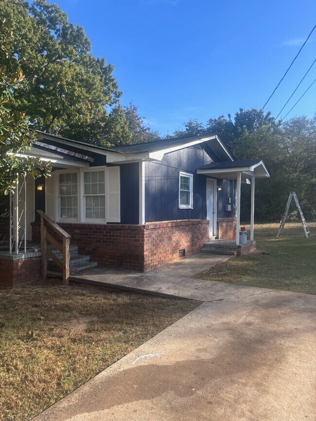 Primary Photo - 172 Randall Ave