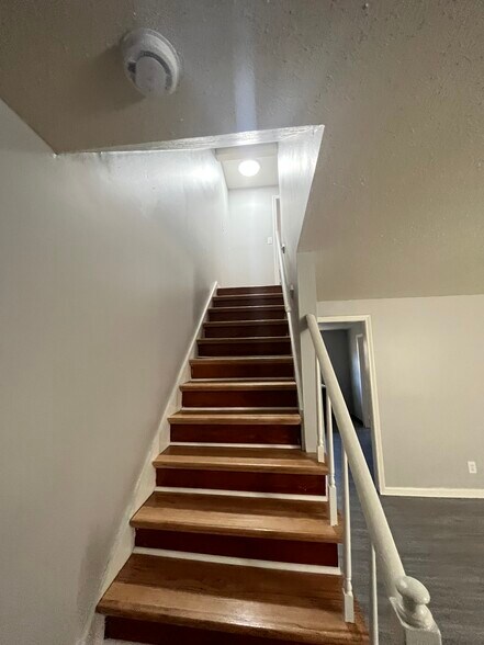 Building Photo - 116 Sherbrooke Ave