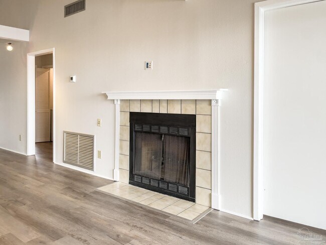 Building Photo - 14100 River Rd