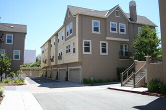 Building Photo - Beautiful Sunnyvale Townhouse!