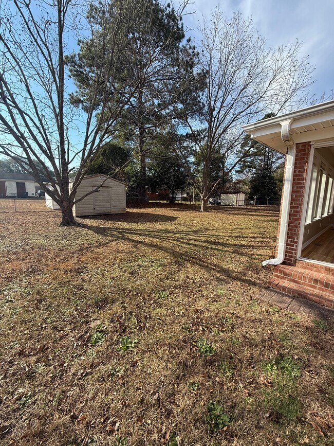 Building Photo - 1039 Kingsley Rd