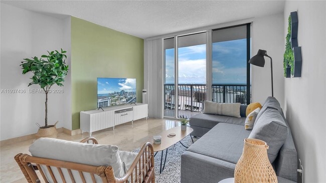 Building Photo - 1750 N Bayshore Dr