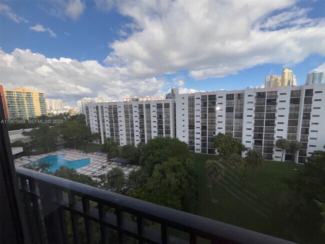 Building Photo - 16919 N Bay Rd