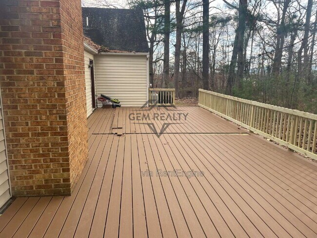 Building Photo - 206 Fairway Cir