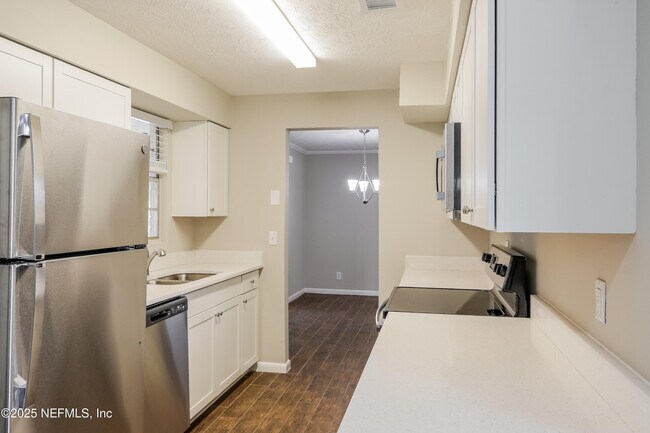 Building Photo - 470 Sigsbee Ct