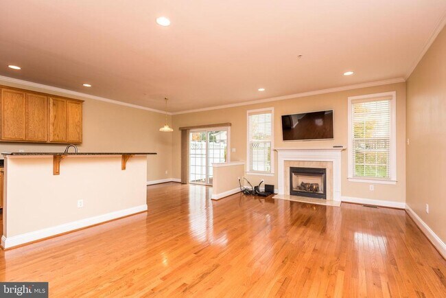 Building Photo - 3233 Meadow View Cir