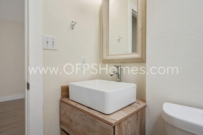 Building Photo - 211 Indian Oaks Dr