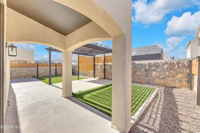 Building Photo - 10613 Hidden Palm Pl