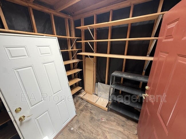 Building Photo - 500 Oakwood Pl NE