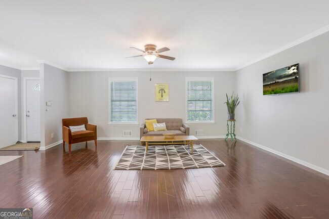 Building Photo - 3211 Flamingo Dr