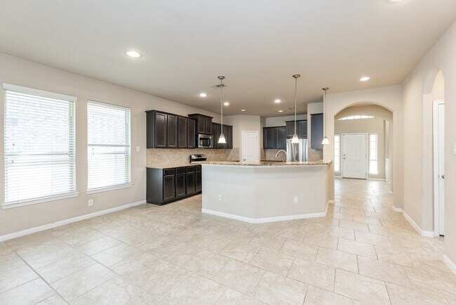 Building Photo - 2414 Garden Falls Dr