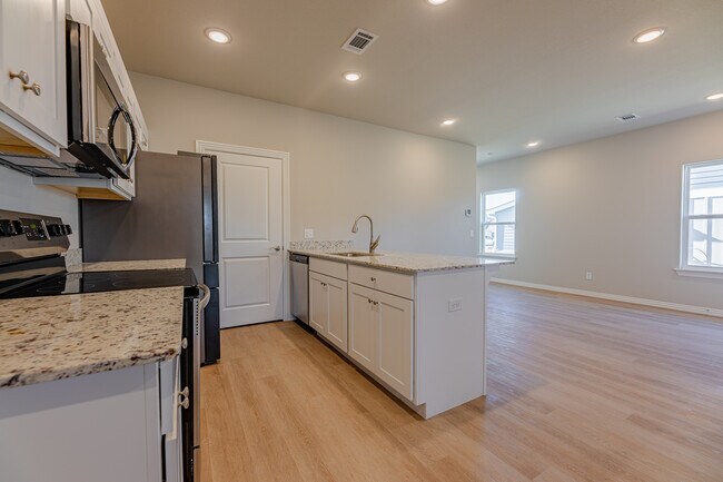 Building Photo - 1603 Casuarina Dr