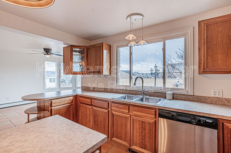 Building Photo - 990 Beech St