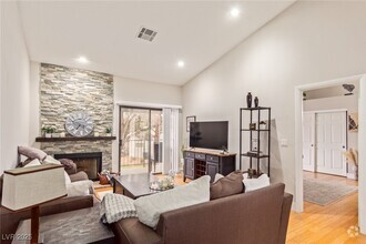 Building Photo - 2840 Blue Bonnet Dr