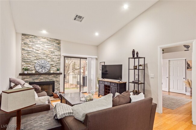 Building Photo - 2840 Blue Bonnet Dr