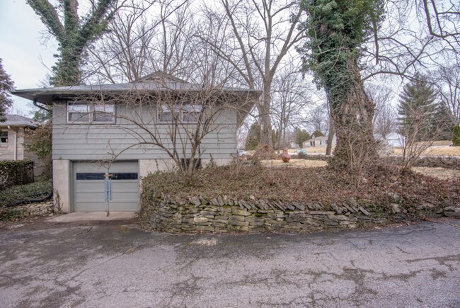 Building Photo - 315 E Dodds St