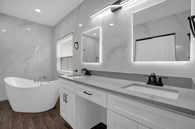 Building Photo - 2806 Moultrie Creek Dr