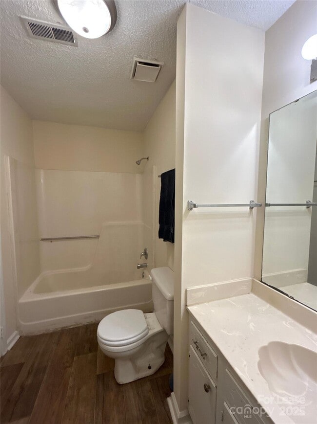 Building Photo - 6506 Doubletree Dr