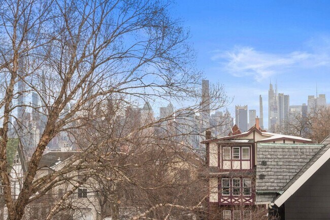 Building Photo - 6 Bonn Pl