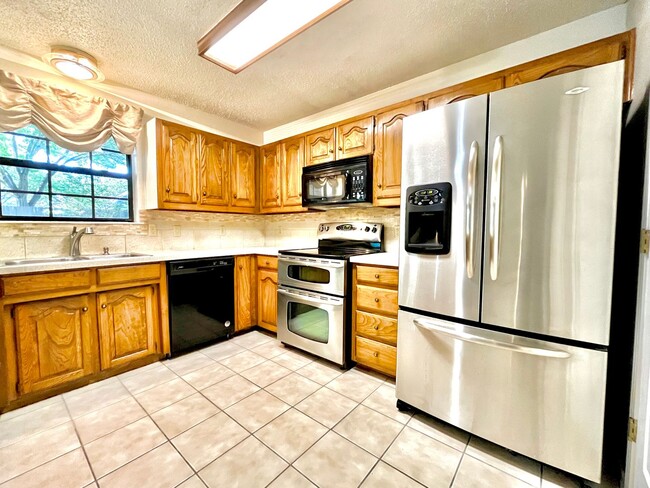 Building Photo - 1328 Kings Row