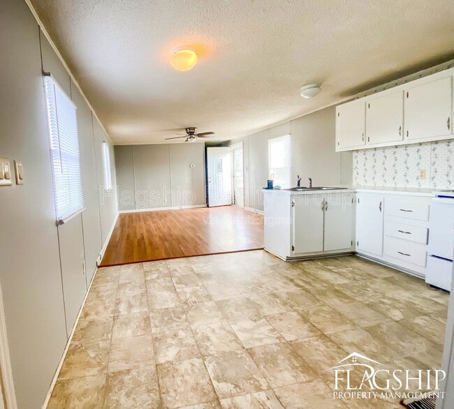 Building Photo - 126 Radford Dr