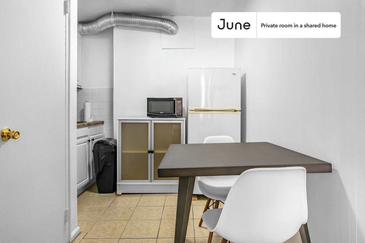 Building Photo - Room in Shared 3 bed/1 bath home