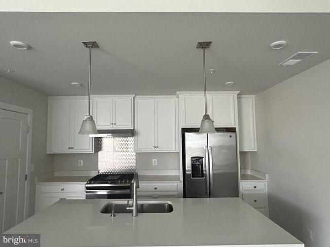 Building Photo - 24161 Pissarro Dr