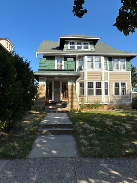 Primary Photo - 4012 N Stowell Ave