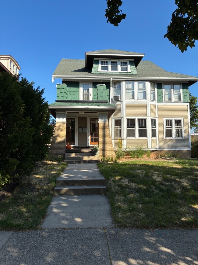 Building Photo - 4012 N Stowell Ave