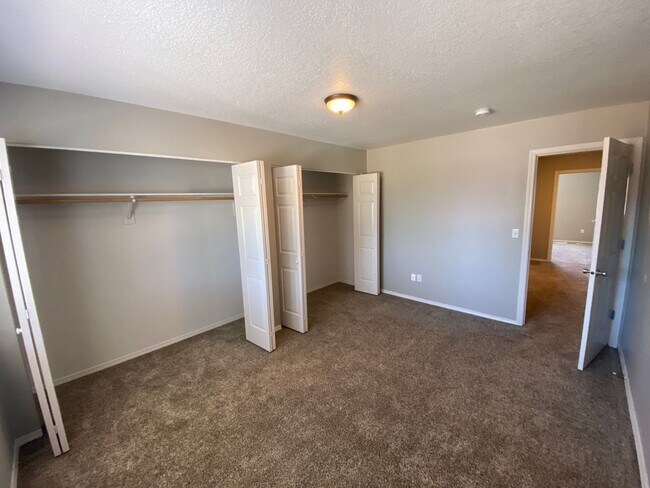 Building Photo - 4310 Sacramento Ct NE
