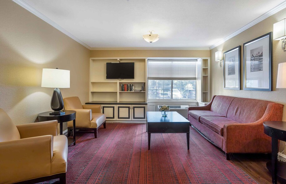 Lobby and Guest Check-in - Furnished Studio - Shelton