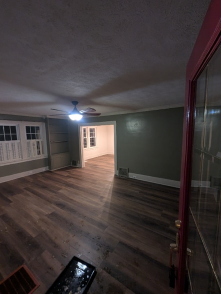 Building Photo - 541 Altgeld St